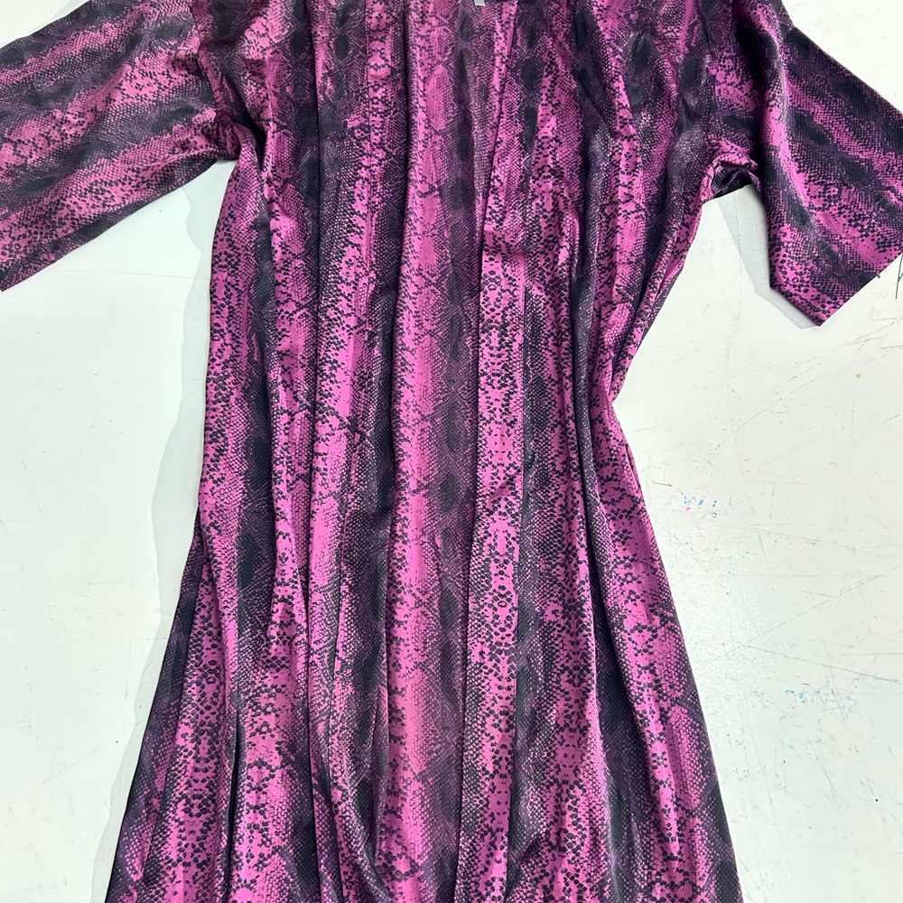 Asos Designs oversized kimono in purple and black snake print - Picture 4 of 10